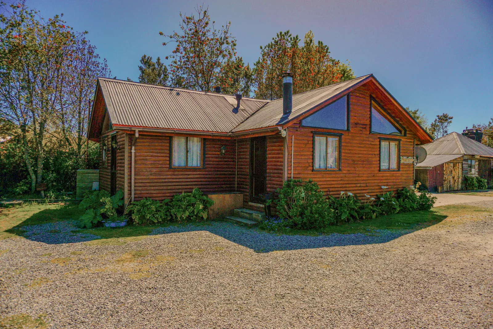 Fachada de la Cabaña 4 en Cabañas Kompatzki, Playa Lechagua, Ancud