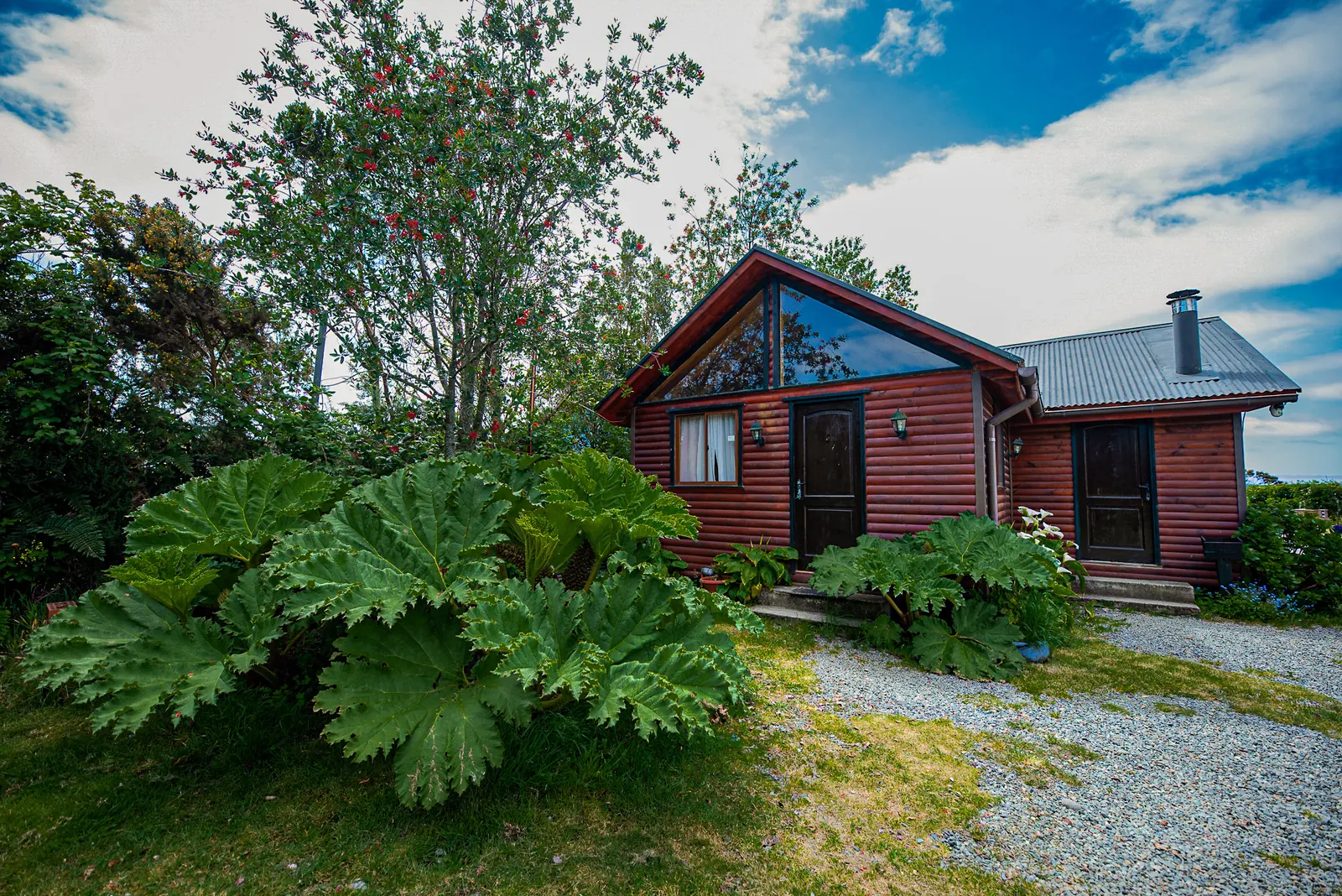 Fachada de la Cabaña 6 en Cabañas Kompatzki, Playa Lechagua, Ancud