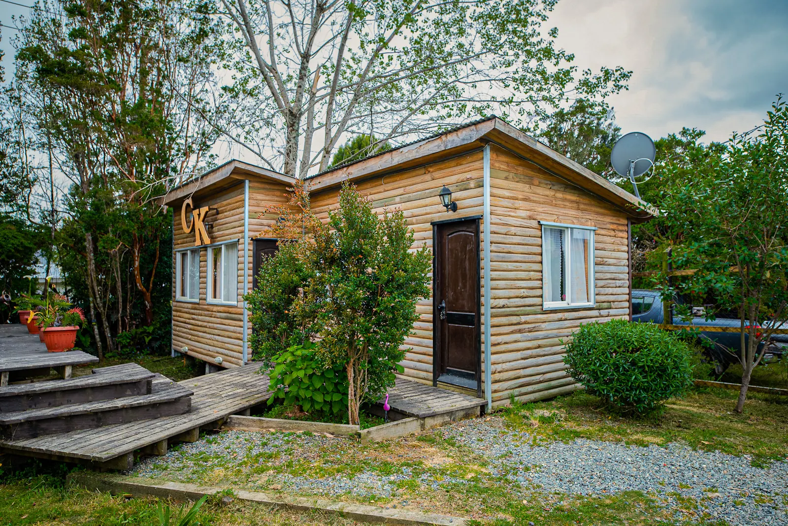 Fachada de la Cabaña 10 en Cabañas Kompatzki, Playa Lechagua, Ancud